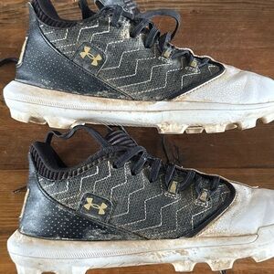 Under armour boys baseball cleats
